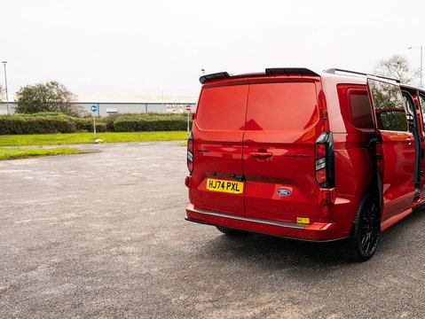 2.0 320 EcoBlue Limited Crew Van Double Cab 5dr Diesel Auto L2 H1 Euro 6 (s/s) (170 ps)