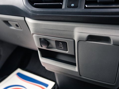 2.0 320 EcoBlue Limited Crew Van Double Cab 5dr Diesel Auto L2 H1 Euro 6 (s/s) (170 ps)