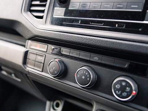 2.0 TDI CR35 Startline Double Cab Chassis Cab 4dr Diesel Manual FWD LWB Euro 6 (s/s) (140 ps)