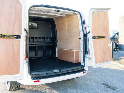 2.0 320 EcoBlue Limited Crew Van Double Cab 5dr Diesel Auto L2 H1 Euro 6 (s/s) (6 Seat) (170 ps)