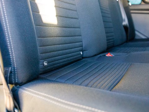 2.0 320 EcoBlue Limited Crew Van Double Cab 5dr Diesel Auto L2 H1 Euro 6 (s/s) (6 Seat) (170 ps)