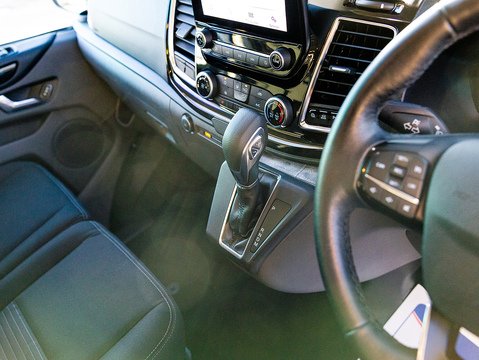 2.0 320 EcoBlue Limited Crew Van Double Cab 5dr Diesel Auto L2 H1 Euro 6 (s/s) (6 Seat) (170 ps)