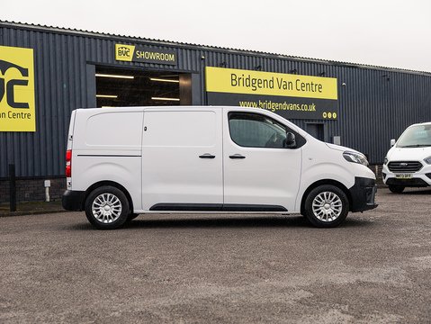 1.5D Icon Medium Panel Van 6dr Diesel Manual MWB Euro 6 (s/s) (120 bhp)