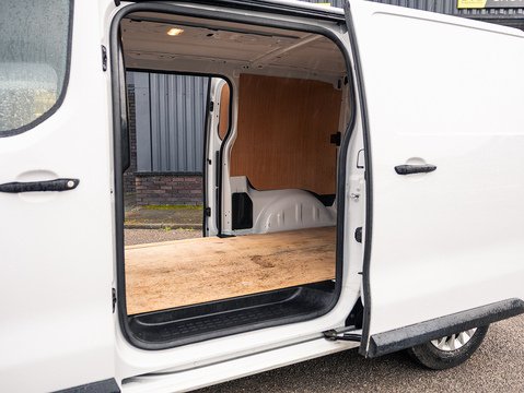 1.5D Icon Medium Panel Van 6dr Diesel Manual MWB Euro 6 (s/s) (120 bhp)