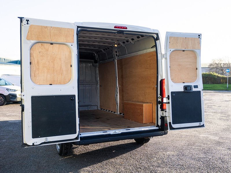 Peugeot 2.2 BlueHDi 335 Professional Premium + Panel Van 5dr Diesel Manual L3 H2 Euro 6 (s/s) (140 ps)