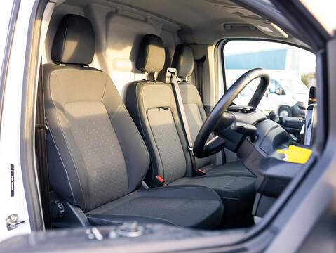 2.0 320 EcoBlue Limited Panel Van 5dr Diesel Auto L1 H1 Euro 6 (s/s) (136 ps)