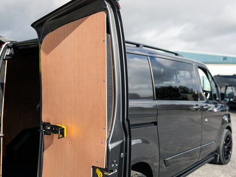 2.0 300 EcoBlue Limited Crew Van Double Cab 5dr Diesel Auto L1 H1 Euro 6 (s/s) (6 Seat) (170 ps)