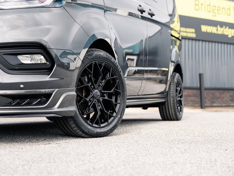 2.0 300 EcoBlue Limited Crew Van Double Cab 5dr Diesel Auto L1 H1 Euro 6 (s/s) (6 Seat) (170 ps)