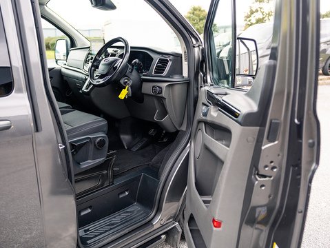 2.0 300 EcoBlue Limited Crew Van Double Cab 5dr Diesel Auto L1 H1 Euro 6 (s/s) (6 Seat) (170 ps)