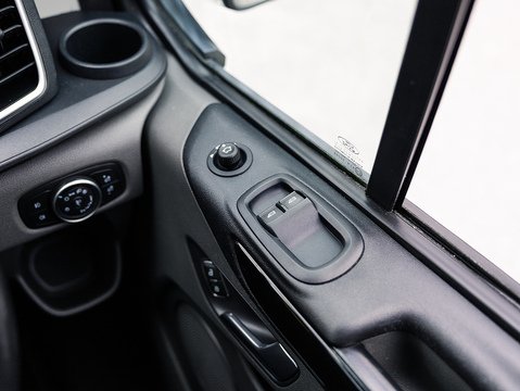 2.0 300 EcoBlue Limited Crew Van Double Cab 5dr Diesel Auto L1 H1 Euro 6 (s/s) (6 Seat) (170 ps)