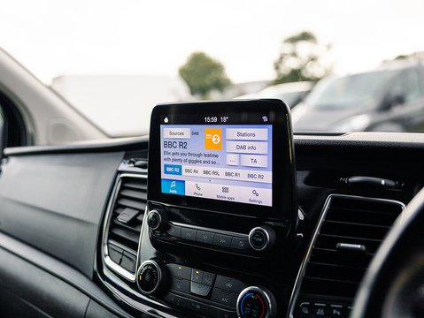 2.0 300 EcoBlue Limited Crew Van Double Cab 5dr Diesel Auto L1 H1 Euro 6 (s/s) (6 Seat) (170 ps)