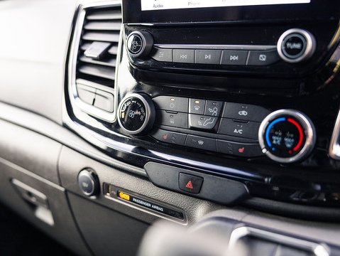 2.0 300 EcoBlue Limited Crew Van Double Cab 5dr Diesel Auto L1 H1 Euro 6 (s/s) (6 Seat) (170 ps)