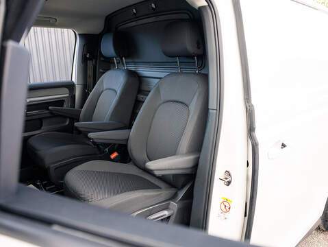 Pro 77kWh Commerce Plus Panel Van 5dr Electric Auto (204 ps)