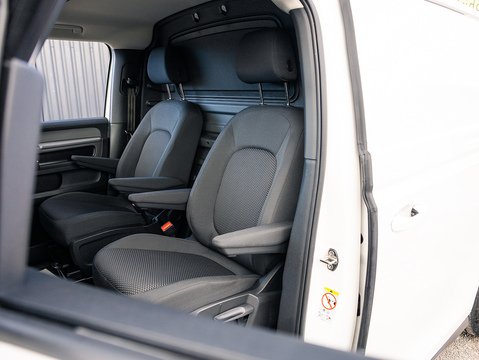 Pro 77kWh Commerce Plus Panel Van 5dr Electric Auto (204 ps)