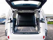 Volkswagen ID. Buzz Cargo Pro Commerce Plus 77kWh 150KW Electric Panel Van