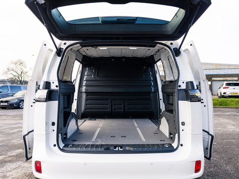 Pro 77kWh Commerce Plus Panel Van 5dr Electric Auto (204 ps)