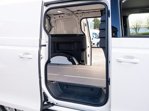 Pro 77kWh Commerce Plus Panel Van 5dr Electric Auto (204 ps)
