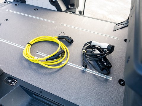 Pro 77kWh Commerce Plus Panel Van 5dr Electric Auto (204 ps)