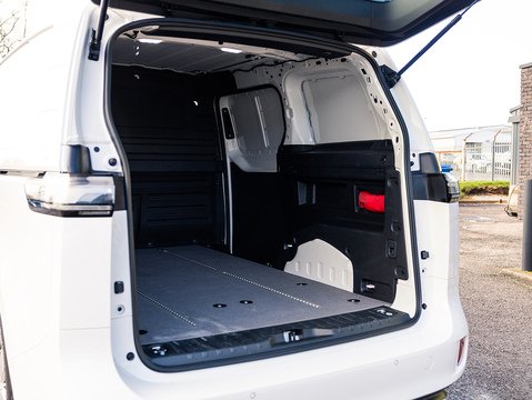 Pro 77kWh Commerce Plus Panel Van 5dr Electric Auto (204 ps)