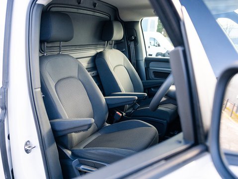 Pro 77kWh Commerce Plus Panel Van 5dr Electric Auto (204 ps)