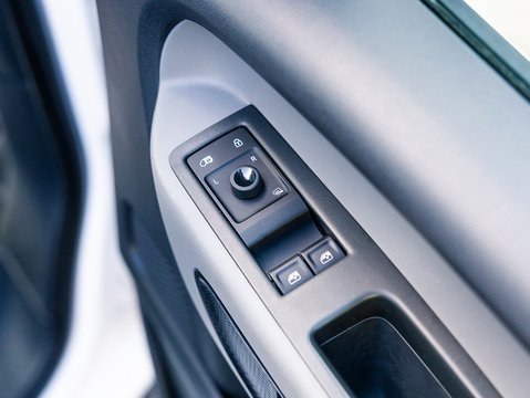 Pro 77kWh Commerce Plus Panel Van 5dr Electric Auto (204 ps)