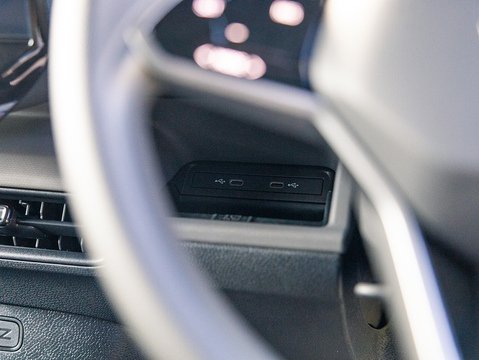 Pro 77kWh Commerce Plus Panel Van 5dr Electric Auto (204 ps)