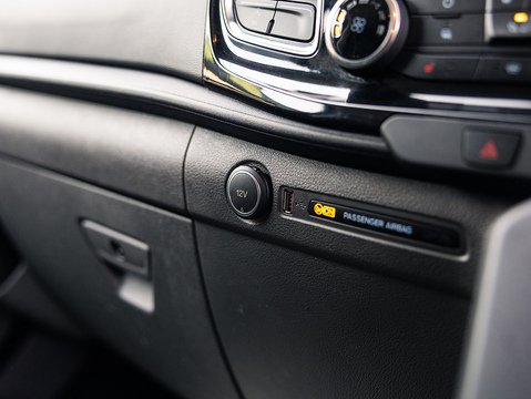 320 EcoBlue Limited Combi Van 2.0 Automatic Diesel