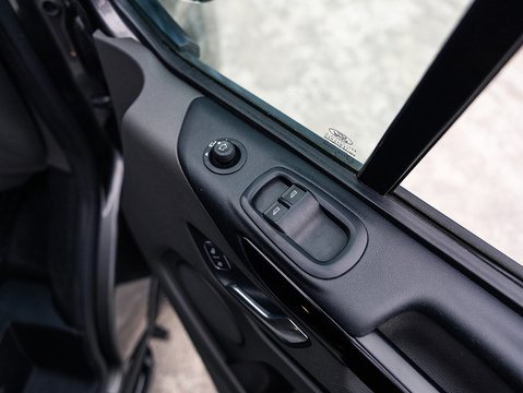 320 EcoBlue Limited Combi Van 2.0 Automatic Diesel