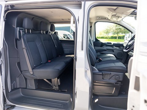 2.0 320 EcoBlue Limited Crew Van Double Cab 5dr Diesel Auto L2 H1 Euro 6 (s/s) (136 ps)