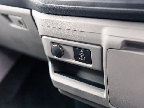 2.0 320 EcoBlue Limited Crew Van Double Cab 5dr Diesel Auto L2 H1 Euro 6 (s/s) (136 ps)