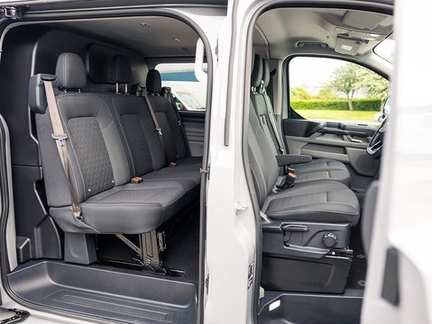 2.0 320 EcoBlue Limited Crew Van Double Cab 5dr Diesel Auto L2 H1 Euro 6 (s/s) (136 ps)