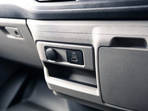 2.0 320 EcoBlue Limited Panel Van 5dr Diesel Auto L2 H1 Euro 6 (s/s) (136 ps)