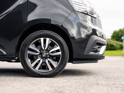 2.0 dCi Blue LL30 Sport+ Crew Van Double Cab 6dr Diesel EDC L2 H1 Euro 6 (s/s) (170 ps)