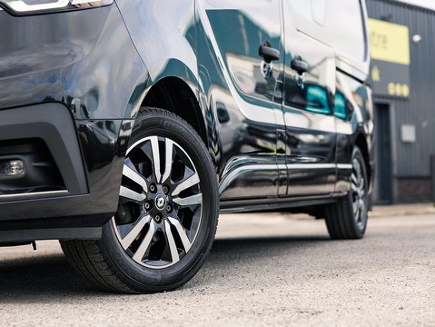 2.0 dCi Blue LL30 Sport+ Crew Van Double Cab 6dr Diesel EDC L2 H1 Euro 6 (s/s) (170 ps)