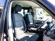 Volkswagen Transporter T6.1 T32 Highline Kombi 2.0 TDI 150PS DSG SWB with 5 Seats