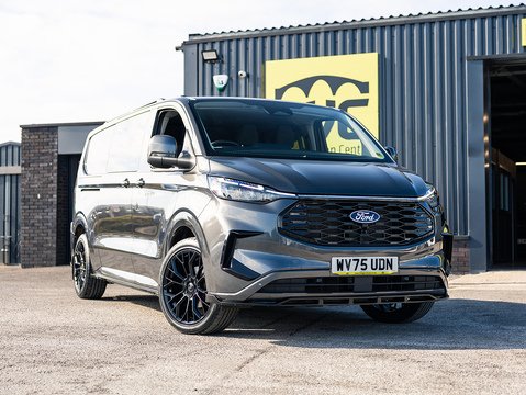 2.0 320 EcoBlue Limited Crew Van Double Cab 5dr Diesel Auto L2 H1 Euro 6 (s/s) (136 ps)