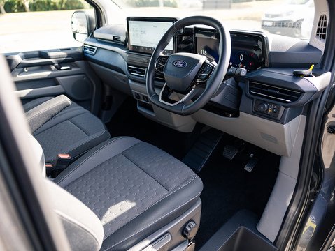 2.0 320 EcoBlue Limited Crew Van Double Cab 5dr Diesel Auto L2 H1 Euro 6 (s/s) (136 ps)
