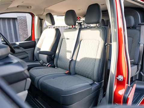 2.5 320 Duratec 11.8kWh Limited Crew Van 5dr Petrol Plug-in Hybrid Auto L1 Euro 6 (232 ps)