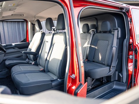 2.5 320 Duratec 11.8kWh Limited Crew Van 5dr Petrol Plug-in Hybrid Auto L1 Euro 6 (232 ps)