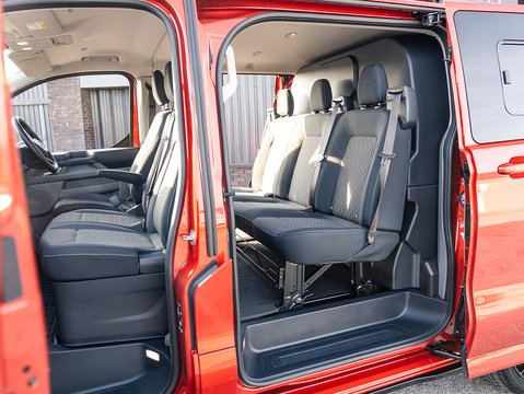2.5 320 Duratec 11.8kWh Limited Crew Van 5dr Petrol Plug-in Hybrid Auto L1 Euro 6 (232 ps)