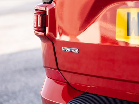 2.5 320 Duratec 11.8kWh Limited Crew Van 5dr Petrol Plug-in Hybrid Auto L1 Euro 6 (232 ps)