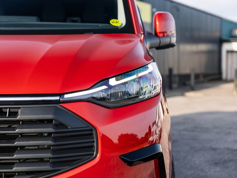 2.5 320 Duratec 11.8kWh Limited Crew Van 5dr Petrol Plug-in Hybrid Auto L1 Euro 6 (232 ps)