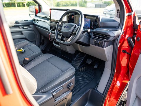 2.5 320 Duratec 11.8kWh Limited Crew Van 5dr Petrol Plug-in Hybrid Auto L1 Euro 6 (232 ps)
