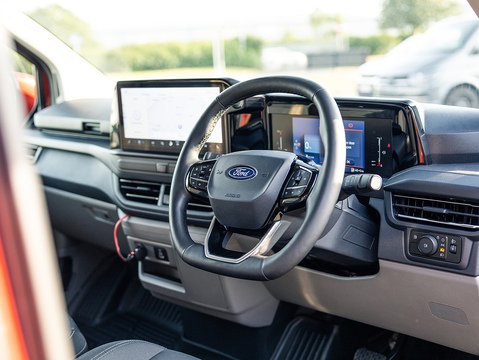 2.5 320 Duratec 11.8kWh Limited Crew Van 5dr Petrol Plug-in Hybrid Auto L1 Euro 6 (232 ps)