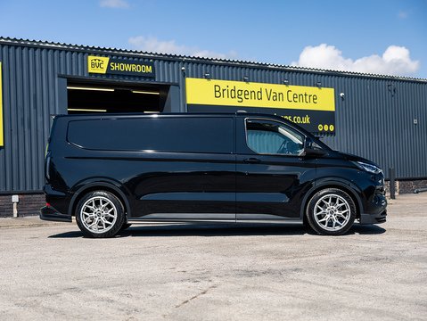 2.0 300 EcoBlue Limited Panel Van 5dr Diesel Auto L2 H1 Euro 6 (s/s) (136 ps)