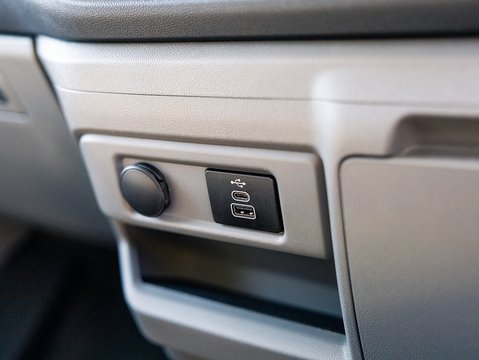 2.0 300 EcoBlue Limited Panel Van 5dr Diesel Auto L2 H1 Euro 6 (s/s) (136 ps)