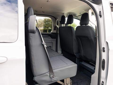 2.5 320 Duratec 11.8kWh Limited Crew Van Double Cab 5dr Petrol Plug-in Hybrid Auto L2 H1 Euro 6 (232 ps)