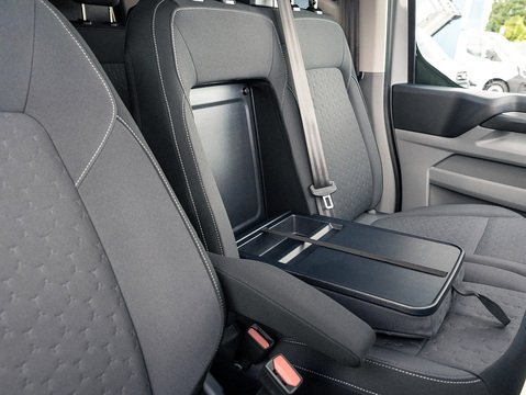 2.5 320 Duratec 11.8kWh Limited Crew Van Double Cab 5dr Petrol Plug-in Hybrid Auto L2 H1 Euro 6 (232 ps)