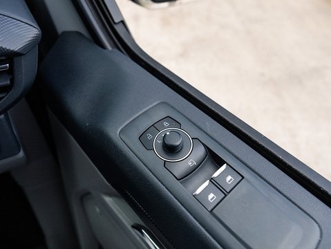2.5 320 Duratec 11.8kWh Limited Crew Van Double Cab 5dr Petrol Plug-in Hybrid Auto L2 H1 Euro 6 (232 ps)