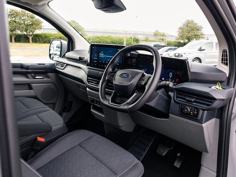 2.5 320 Duratec 11.8kWh Limited Crew Van Double Cab 5dr Petrol Plug-in Hybrid Auto L2 H1 Euro 6 (232 ps)